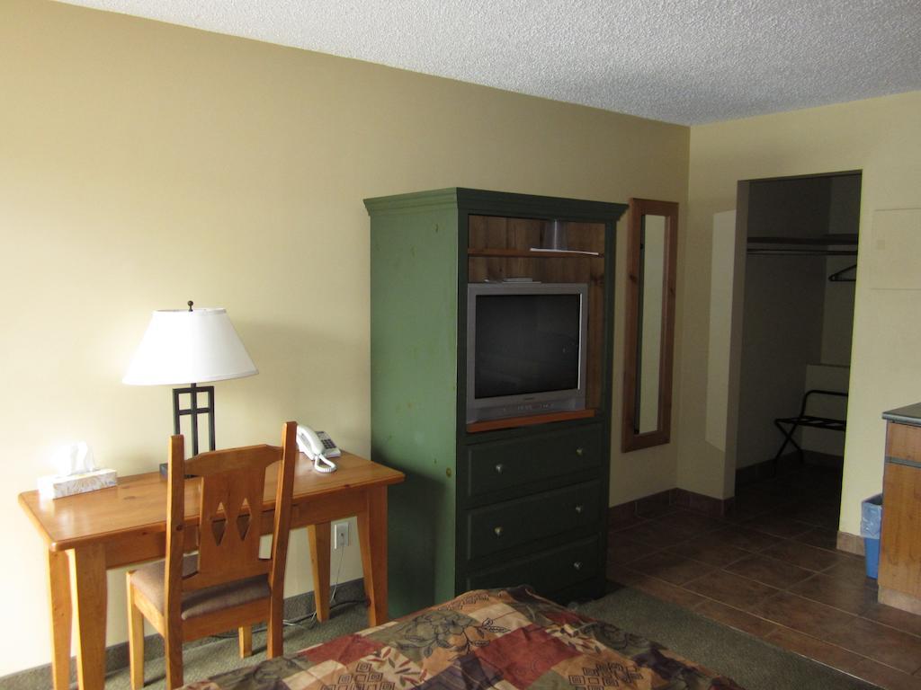 Chetwynd The Pine Inn חדר תמונה