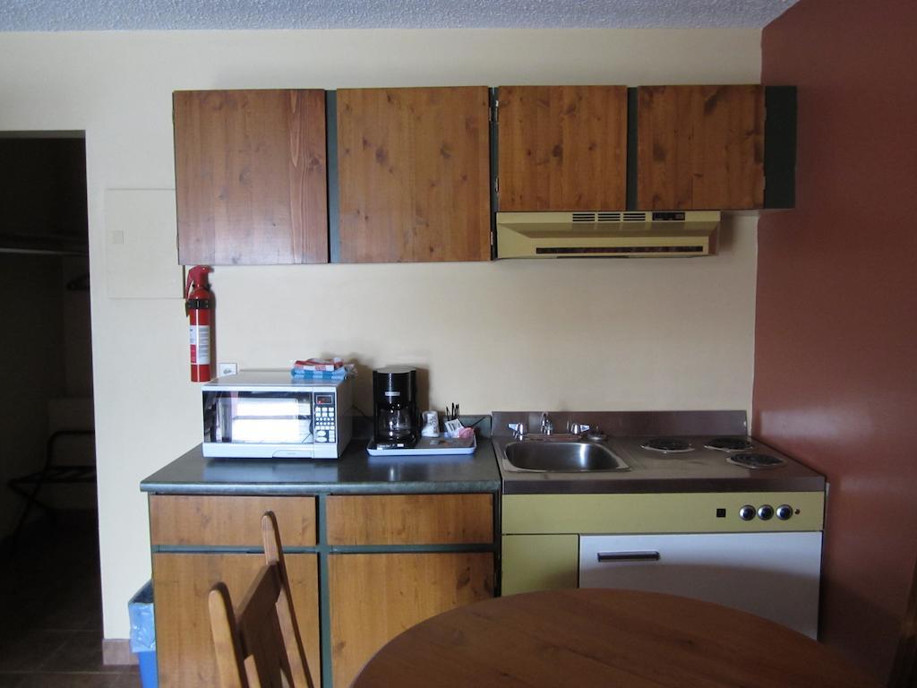 Chetwynd The Pine Inn חדר תמונה