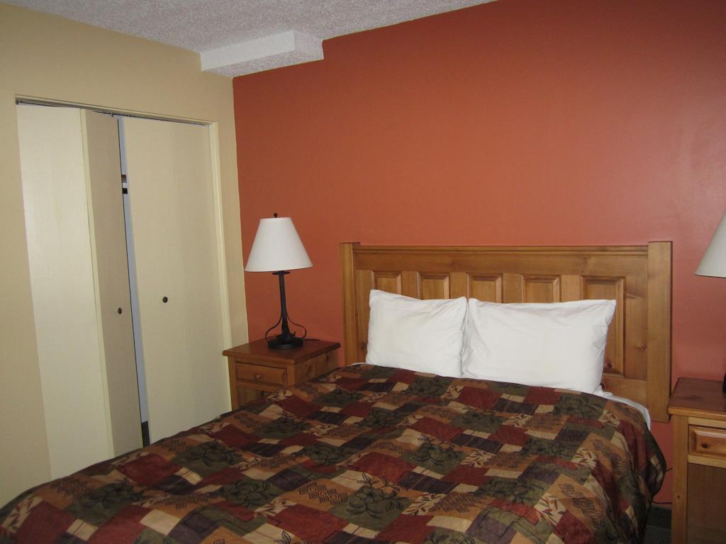 Chetwynd The Pine Inn חדר תמונה