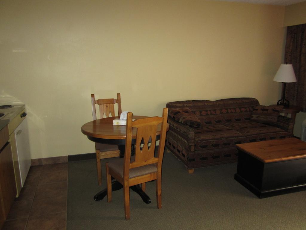 Chetwynd The Pine Inn חדר תמונה