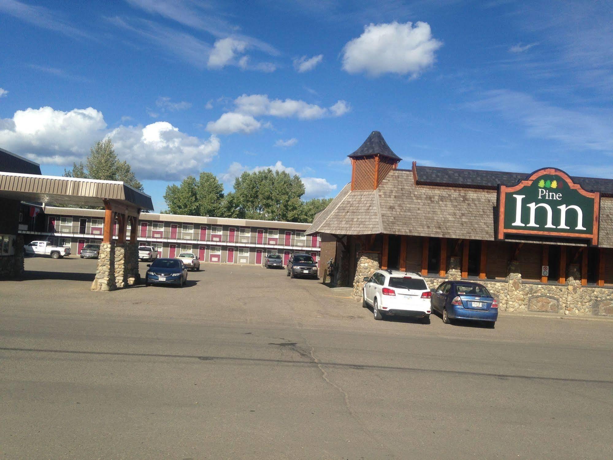 Chetwynd The Pine Inn מראה חיצוני תמונה
